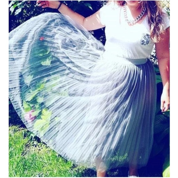 Classic High Waisted Pleated Party Maxi Skirt - Picture 4 of 14